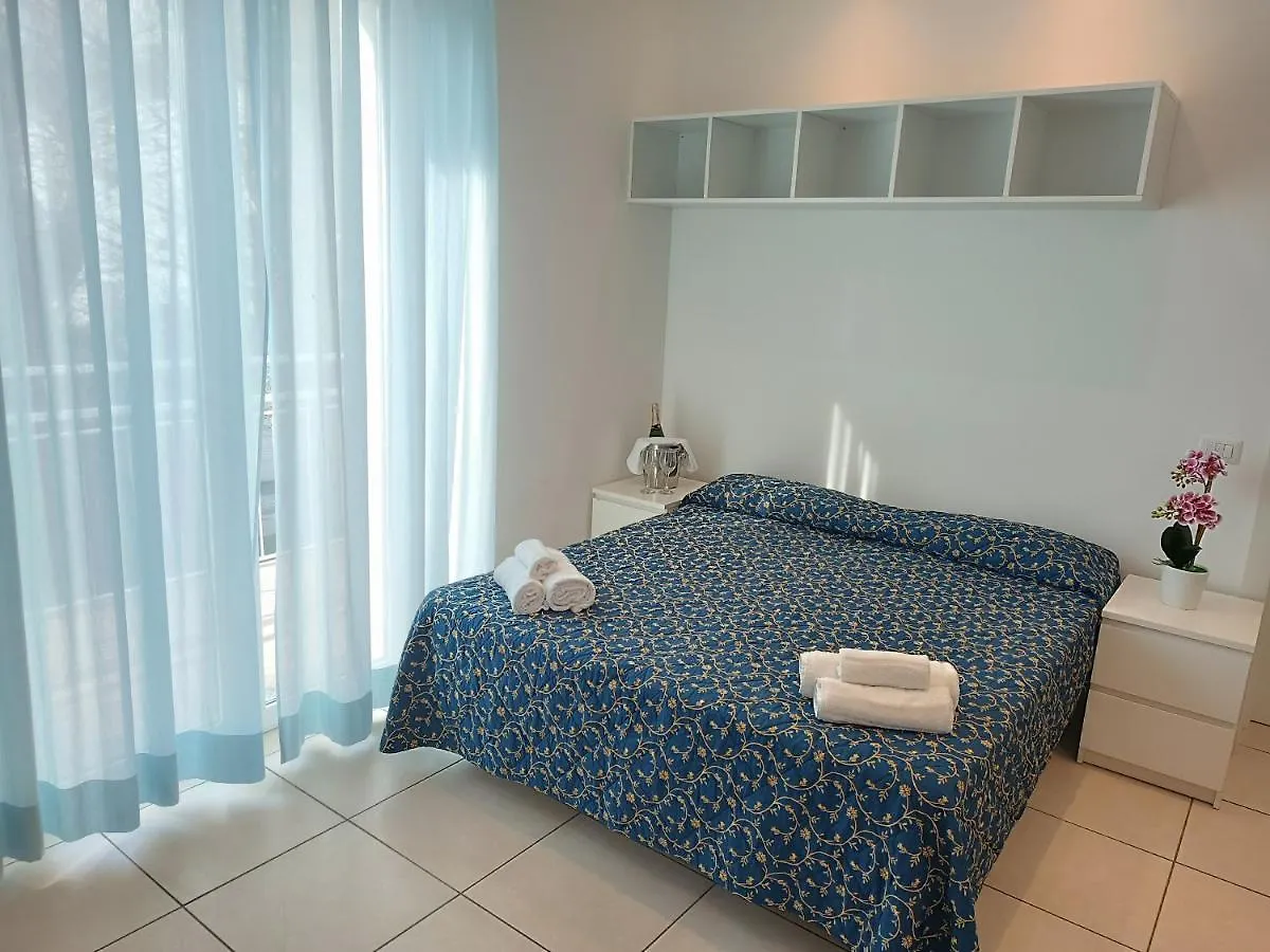 Hotel Queen Mary Cattolica 3*,  Italia