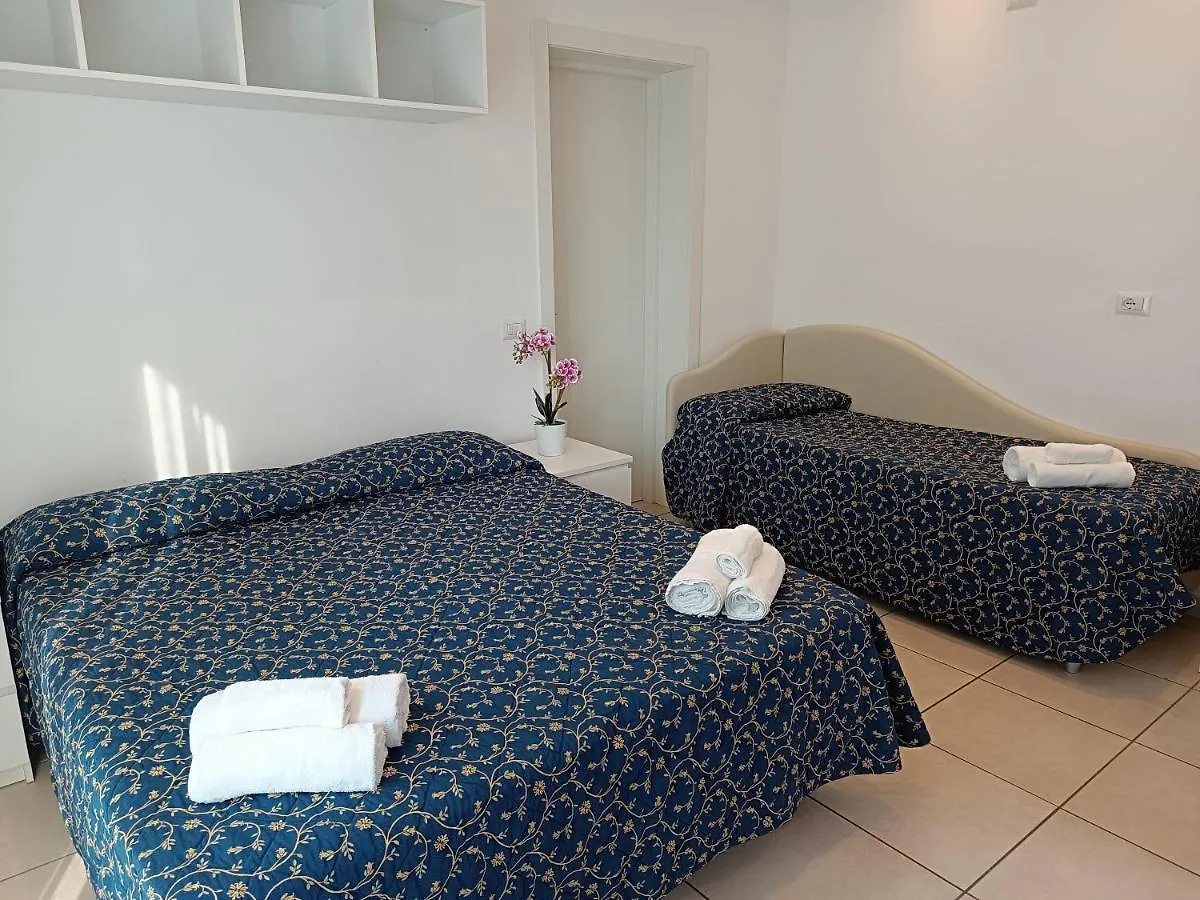 Hotel Queen Mary Cattolica 3*,  Italia